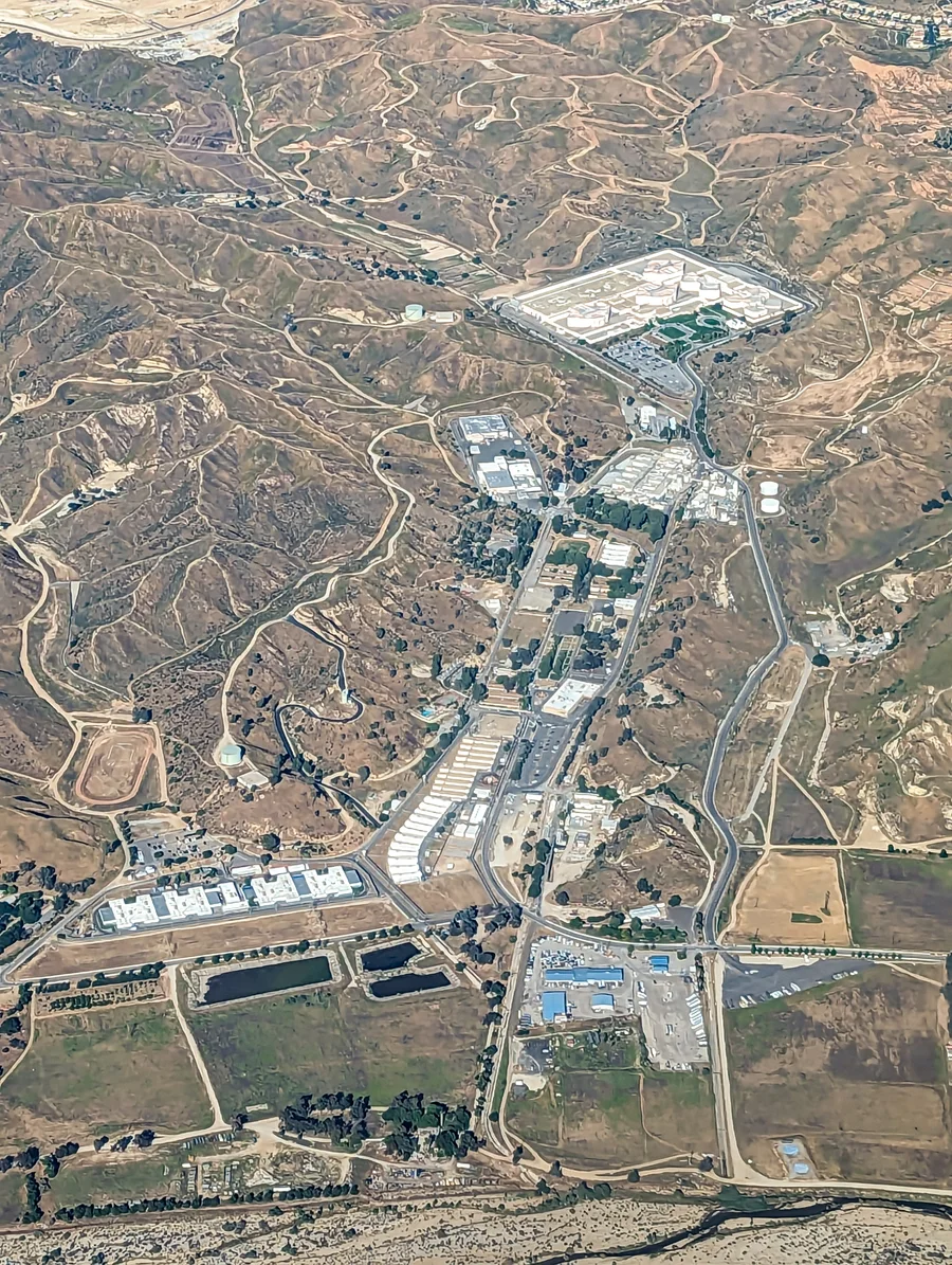 Fotografía aérea del complejo de detención Pitchess en Castaic, incluido North County Correctional Facility.